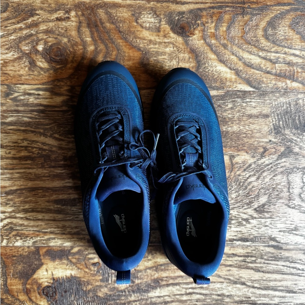 Ladies size EUR 40 US 9.5-10 Dansko waterproof sneakers